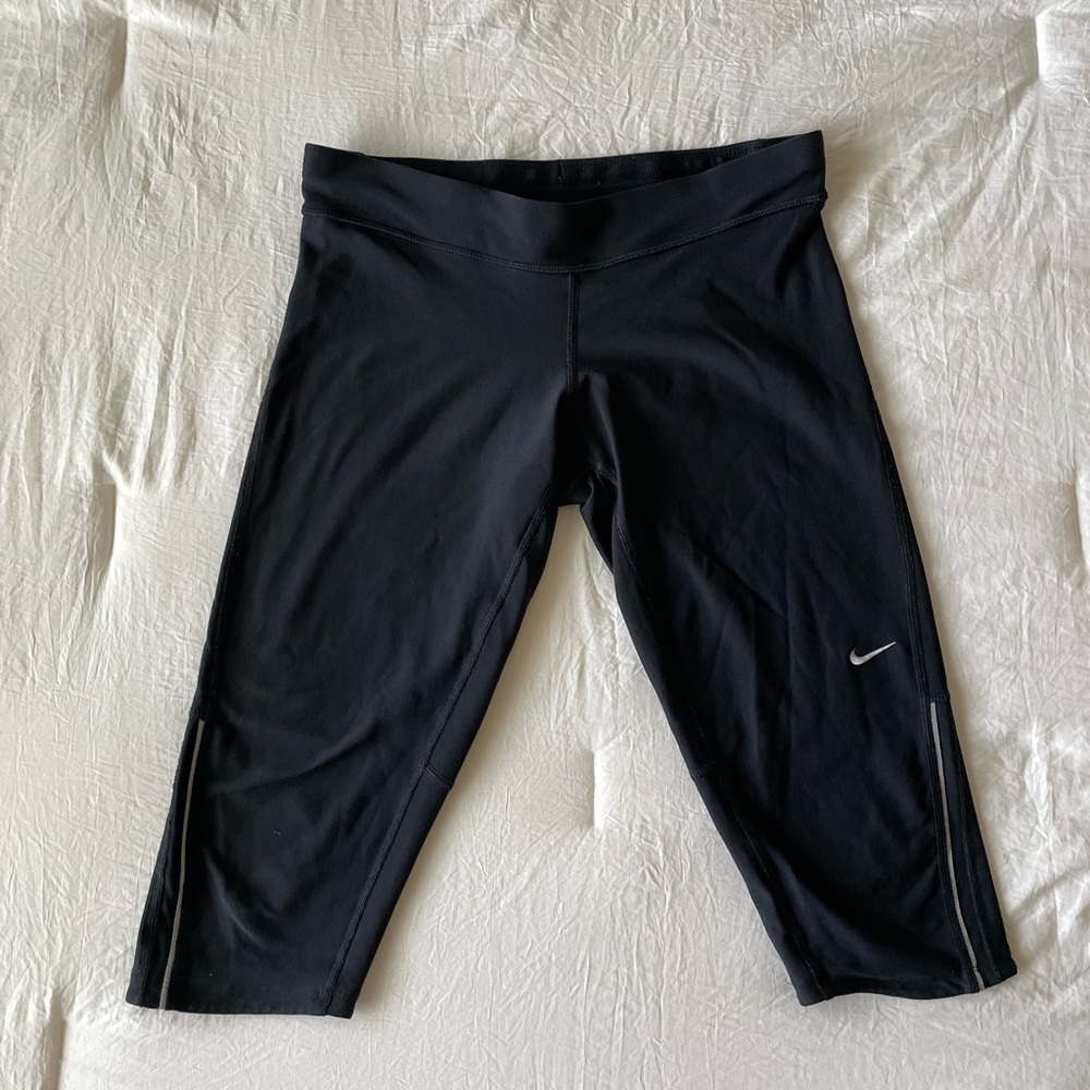 Nike Size Medium Black Capri leggings